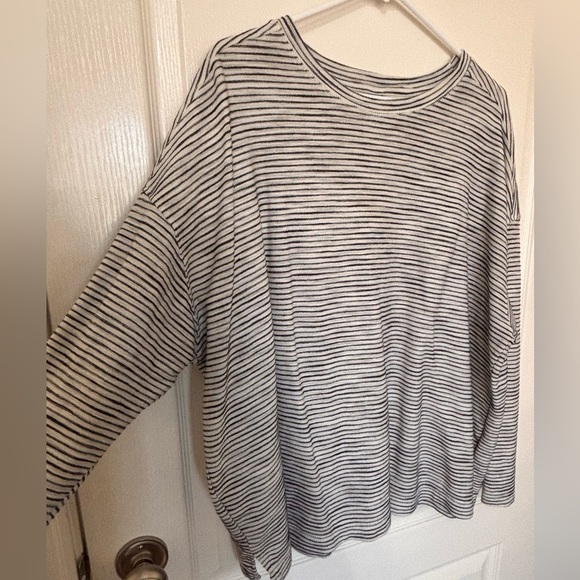 Old Navy Ribbed Top - Picture 3 of 3